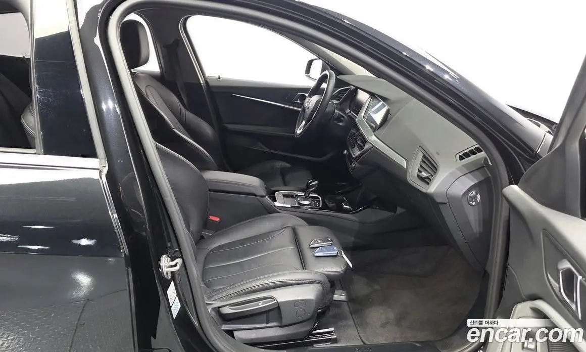 BMW 1 серия 2021 2.0 автомат (гидро), фото 17