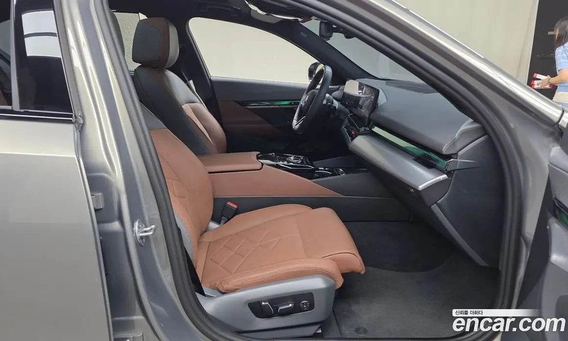 BMW 5 серия 2025 2.0 автомат (гидро), фото 16