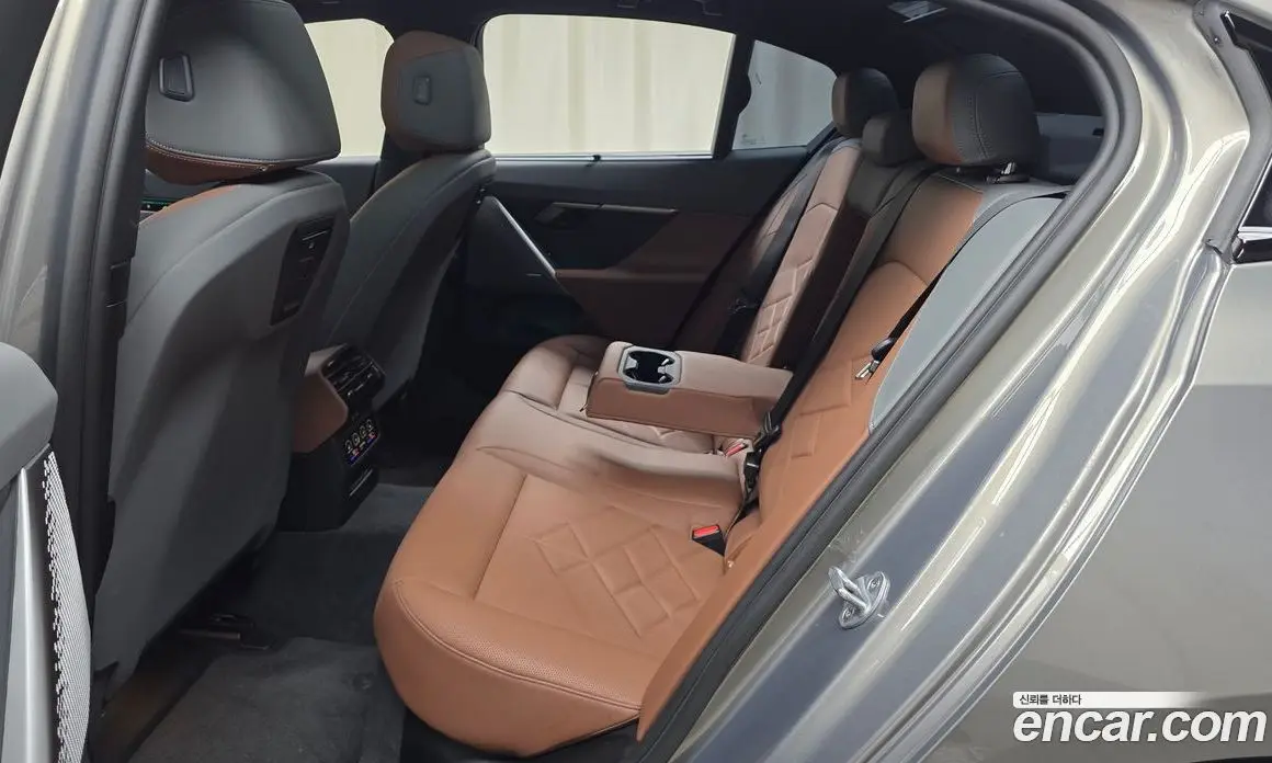 BMW 5 серия 2025 2.0 автомат (гидро), фото 17
