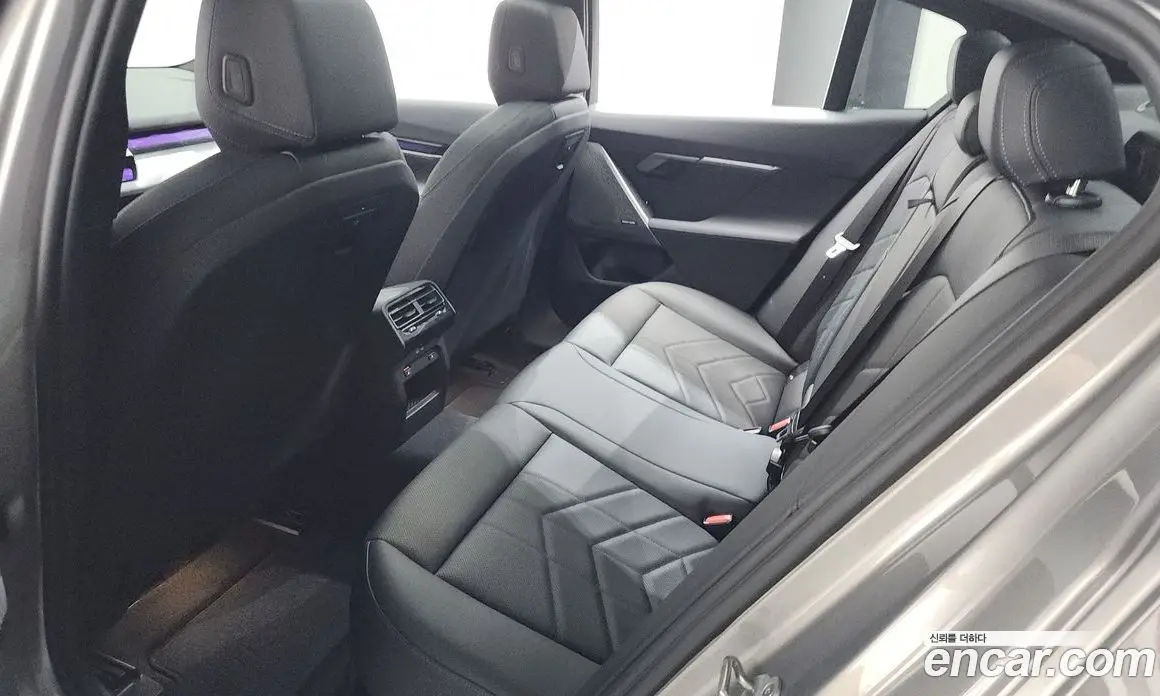 BMW 5 серия 2025 2.0 автомат (гидро), фото 25 BMW 5 серия 2025 2.0 автомат (гидро), фото 25