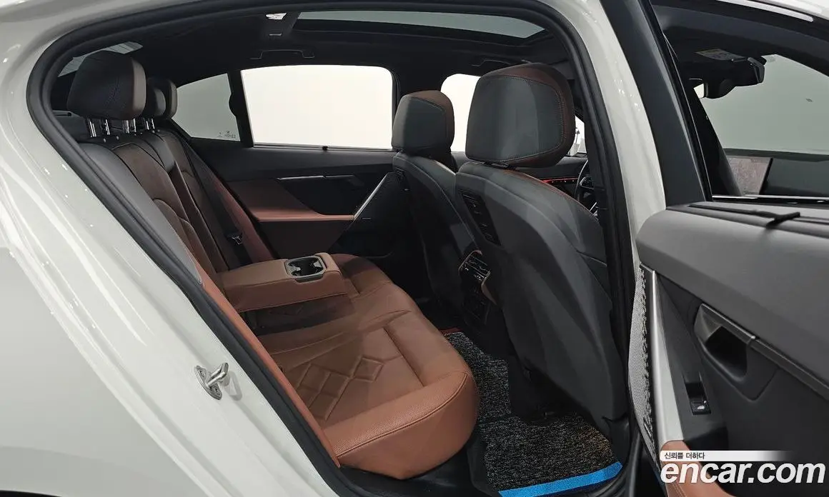 BMW 5 серия 2025 2.0 автомат (гидро), фото 15 BMW 5 серия 2025 2.0 автомат (гидро), фото 15