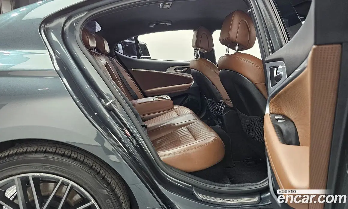 Genesis G70 2018 2.0 автомат (гидро), фото 17 Genesis G70 2018 2.0 автомат (гидро), фото 17