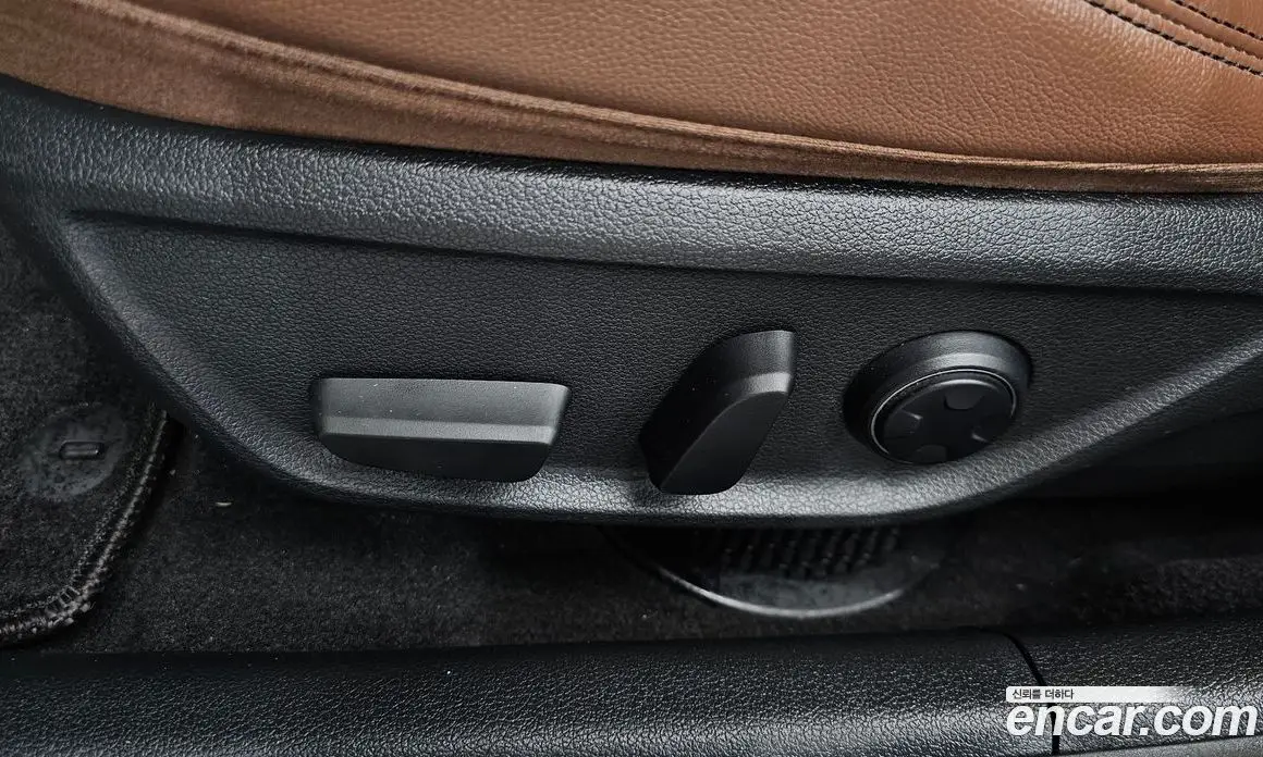 Genesis G70 2018 2.0 автомат (гидро), фото 31 Genesis G70 2018 2.0 автомат (гидро), фото 31