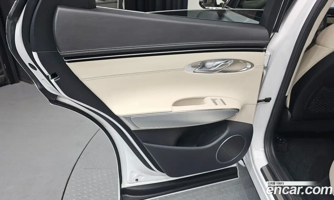 Genesis GV70 2021 2.5 автомат (гидро), фото 15 Genesis GV70 2021 2.5 автомат (гидро), фото 15