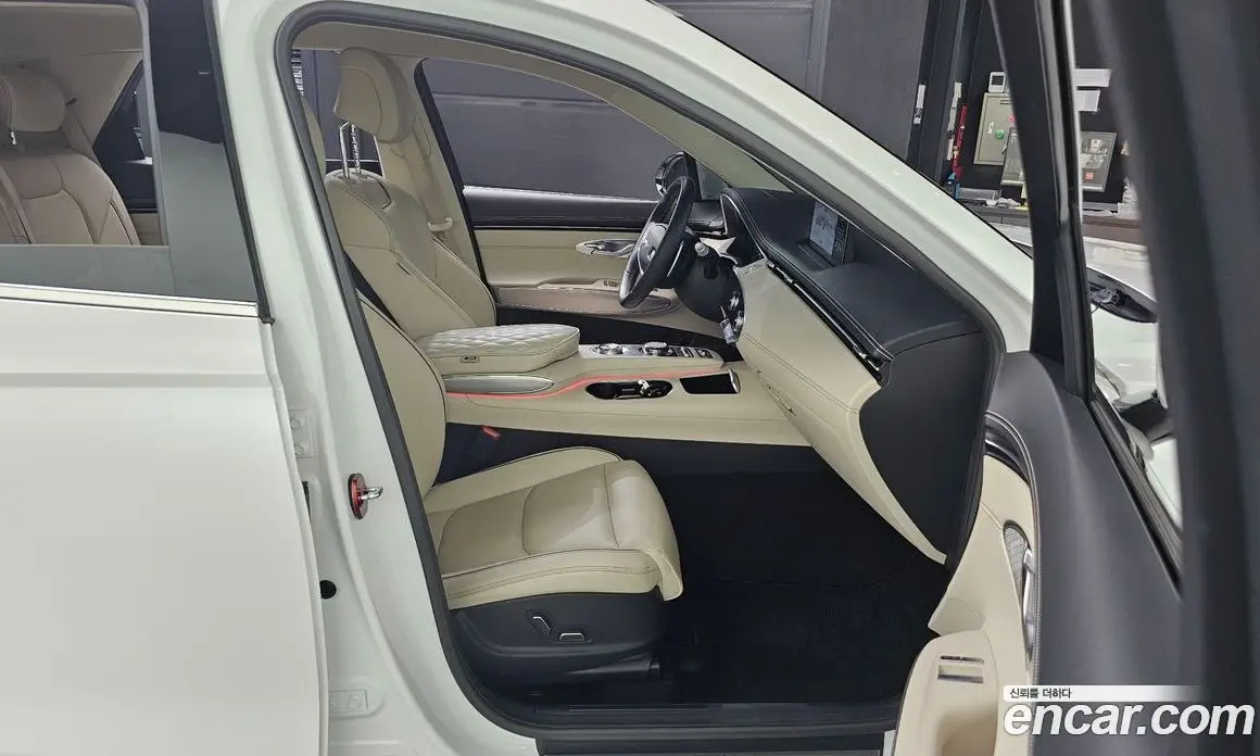 Genesis GV70 2021 2.5 автомат (гидро), фото 16 Genesis GV70 2021 2.5 автомат (гидро), фото 16