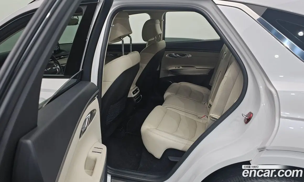 Genesis GV70 2021 2.5 автомат (гидро), фото 17 Genesis GV70 2021 2.5 автомат (гидро), фото 17