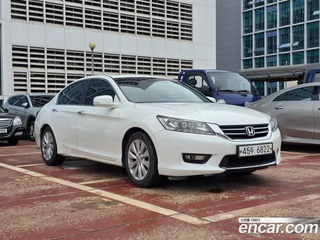 Honda Accord 2014 2.4 автомат (гидро), миниатюра 1