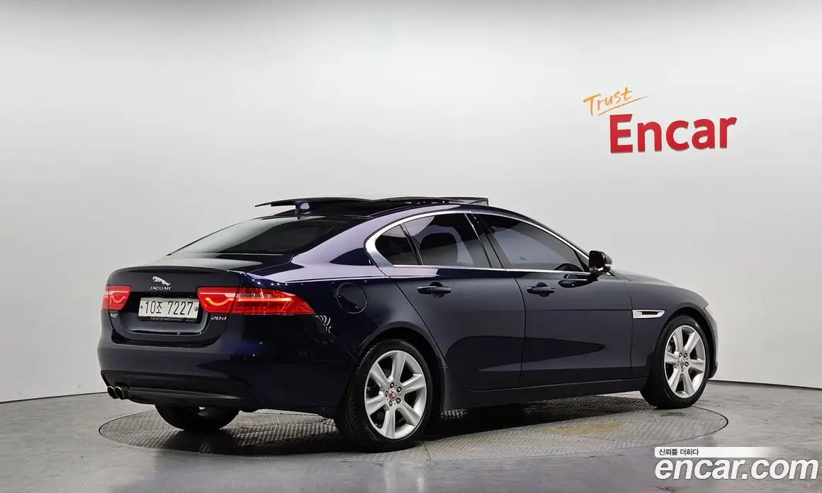 Jaguar XE 2017 2.0 автомат (гидро), фото 2 Jaguar XE 2017 2.0 автомат (гидро), фото 2