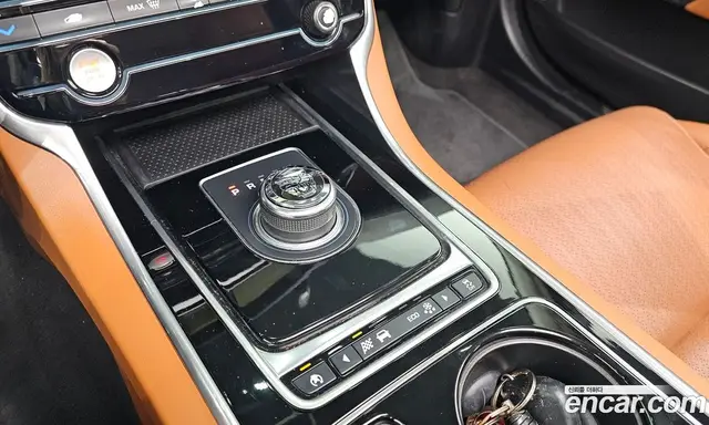 Jaguar XE 2017 2.0 автомат (гидро), миниатюра 9 Jaguar XE 2017 2.0 автомат (гидро), миниатюра 9