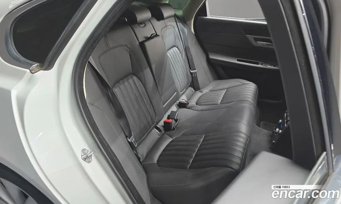 Jaguar XF 2019 2.0 автомат (гидро), фото 12 Jaguar XF 2019 2.0 автомат (гидро), фото 12