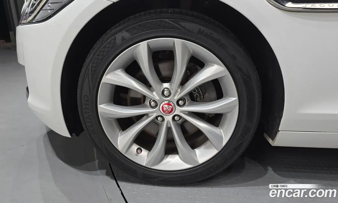 Jaguar XF 2019 2.0 автомат (гидро), фото 5 Jaguar XF 2019 2.0 автомат (гидро), фото 5