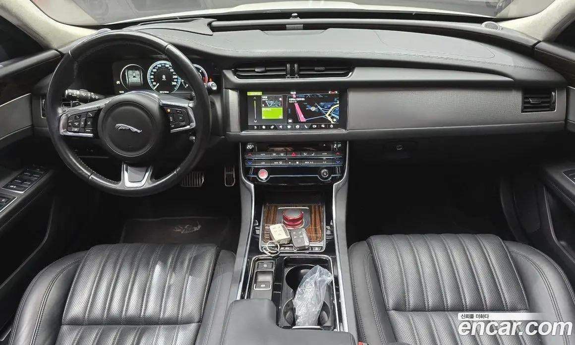 Jaguar XF 2019 2.0 автомат (гидро), фото 7 Jaguar XF 2019 2.0 автомат (гидро), фото 7