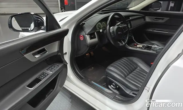 Jaguar XF 2019 2.0 автомат (гидро), миниатюра 10 Jaguar XF 2019 2.0 автомат (гидро), миниатюра 10