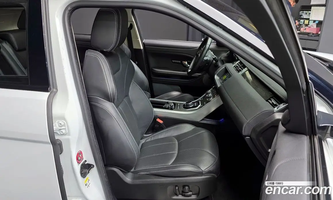 Land Rover Range Rover Evoque 2019 2.0 автомат (гидро), фото 12 Land Rover Range Rover Evoque 2019 2.0 автомат (гидро), фото 12