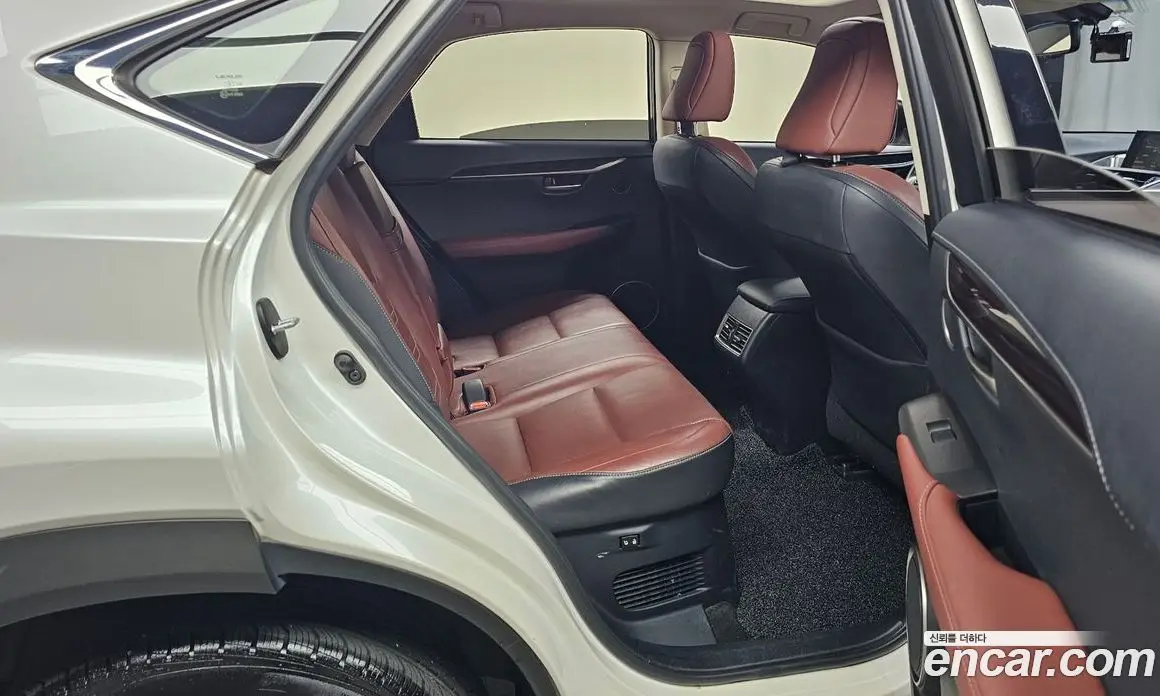 Lexus NX 2014 2.5 автомат (гидро), фото 16 Lexus NX 2014 2.5 автомат (гидро), фото 16