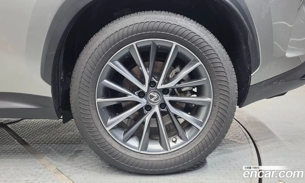 Lexus NX 2023 2.5 автомат (гидро), фото 6 Lexus NX 2023 2.5 автомат (гидро), фото 6