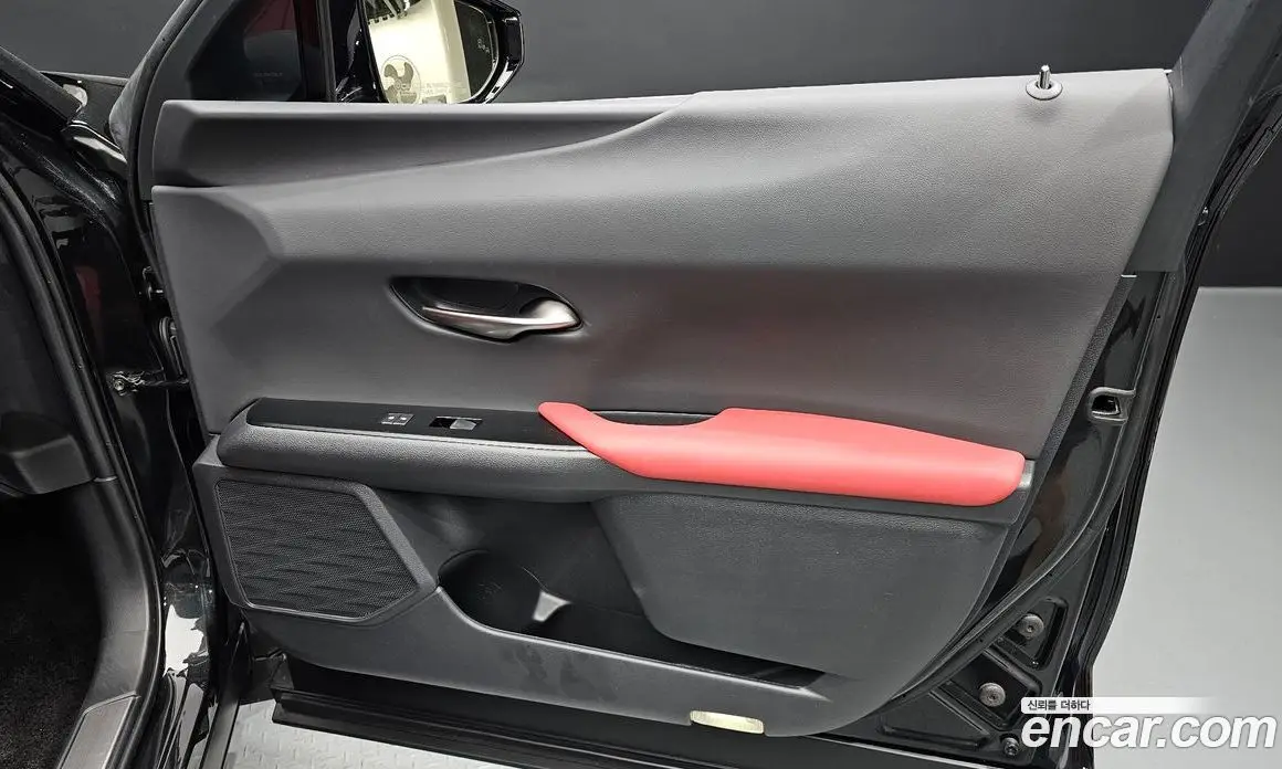 Lexus UX 2021 2.0 автомат (гидро), фото 14 Lexus UX 2021 2.0 автомат (гидро), фото 14