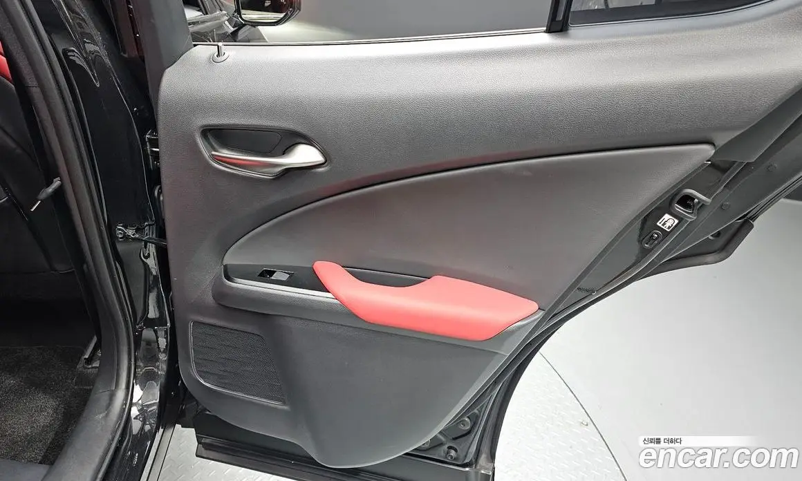 Lexus UX 2021 2.0 автомат (гидро), фото 15 Lexus UX 2021 2.0 автомат (гидро), фото 15