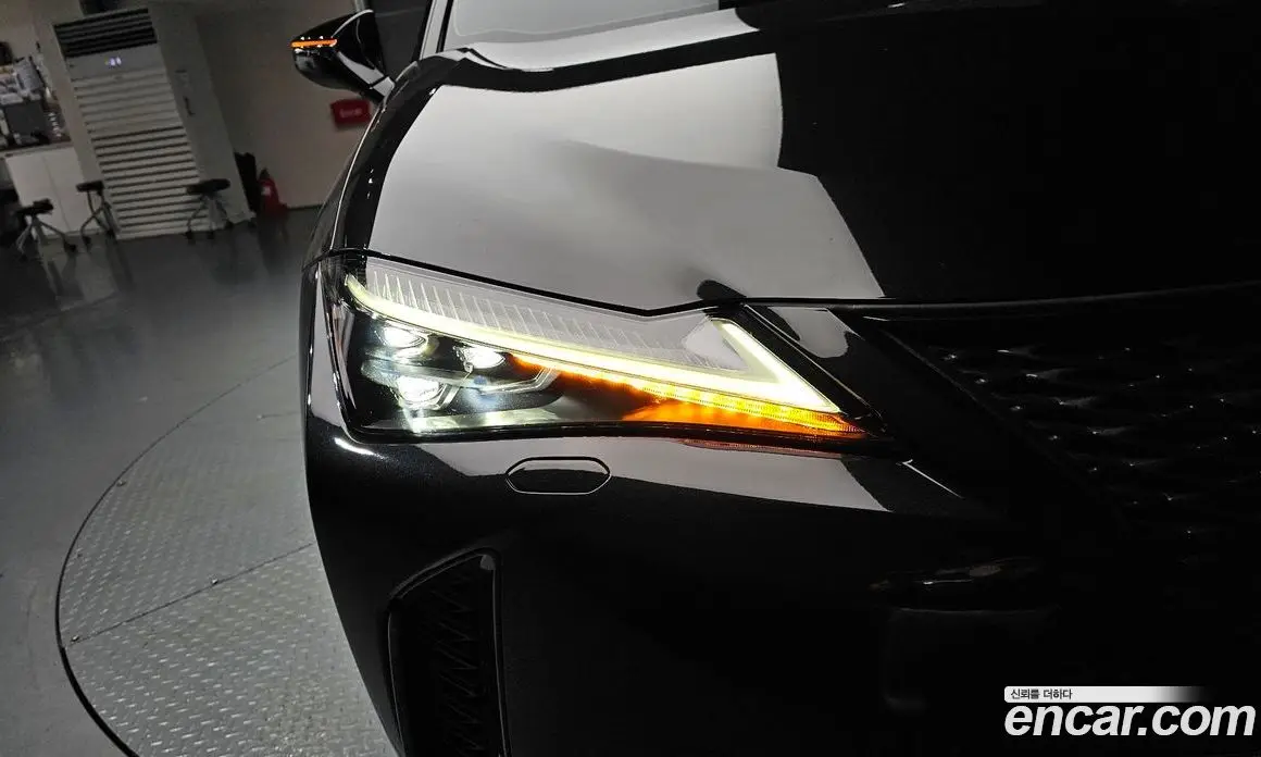Lexus UX 2021 2.0 автомат (гидро), фото 8 Lexus UX 2021 2.0 автомат (гидро), фото 8