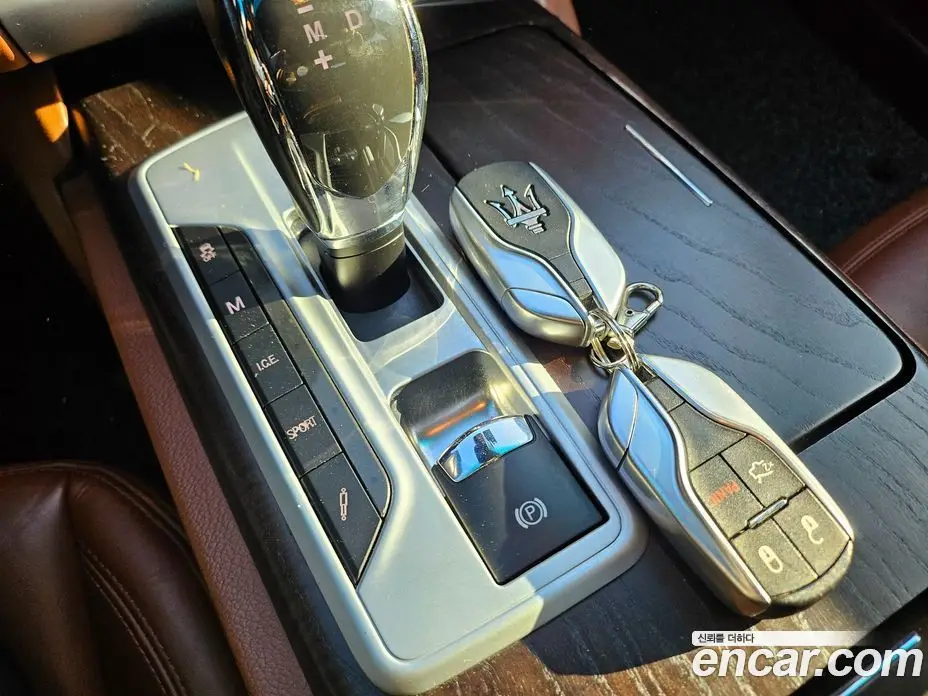 Maserati Quattroporte 2016 3.0 автомат (гидро), фото 18 Maserati Quattroporte 2016 3.0 автомат (гидро), фото 18