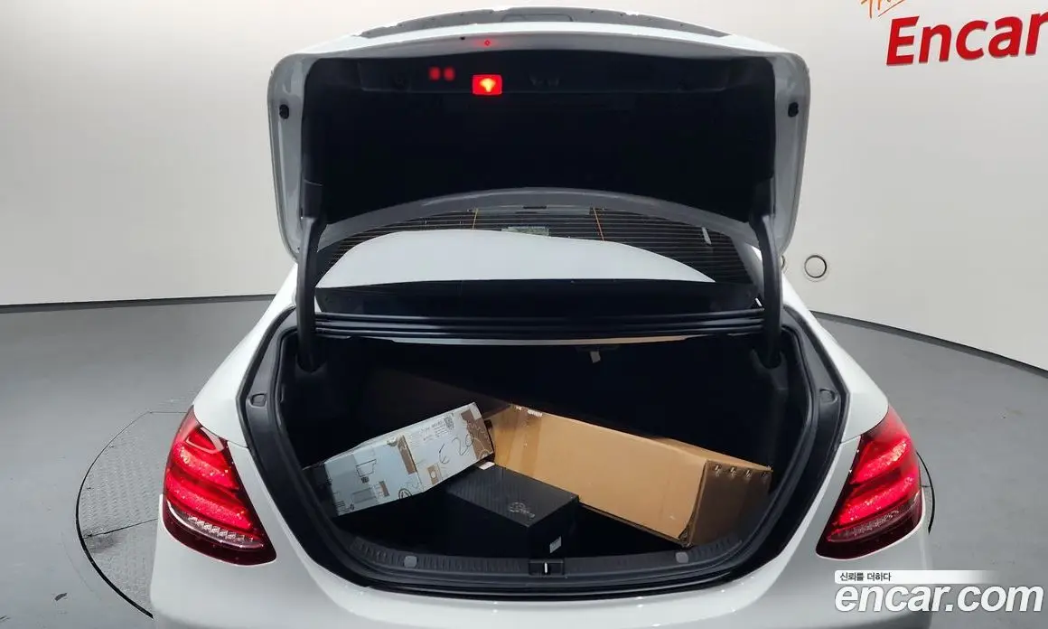 Mercedes-Benz E-Class 2018 2.0 автомат (гидро), фото 24 Mercedes-Benz E-Class 2018 2.0 автомат (гидро), фото 24