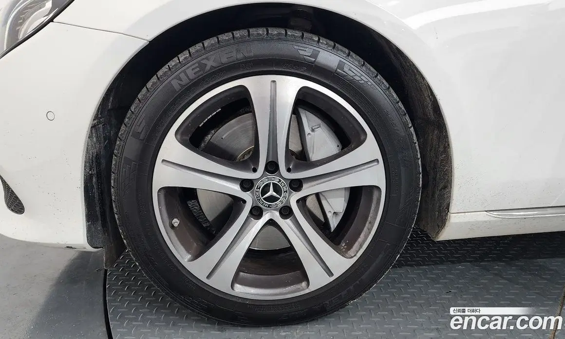 Mercedes-Benz E-Class 2018 2.0 автомат (гидро), фото 4 Mercedes-Benz E-Class 2018 2.0 автомат (гидро), фото 4