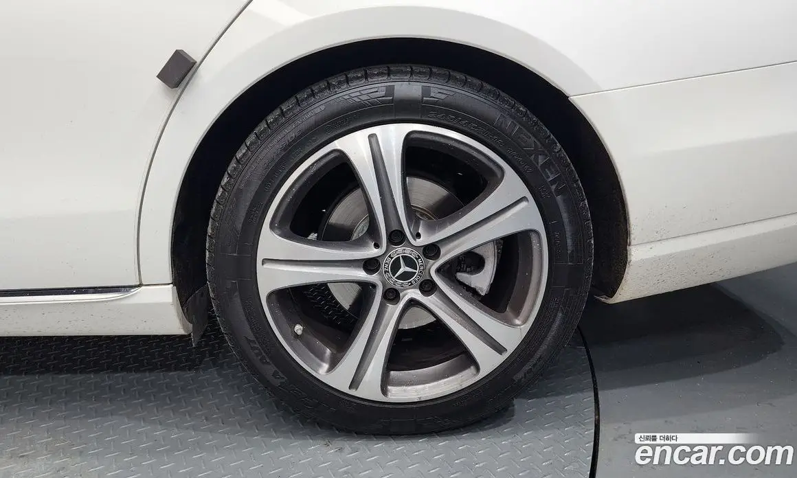 Mercedes-Benz E-Class 2018 2.0 автомат (гидро), фото 6 Mercedes-Benz E-Class 2018 2.0 автомат (гидро), фото 6