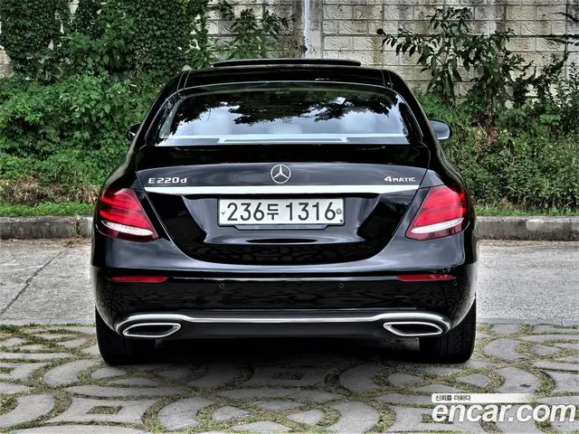Mercedes-Benz E-Class 2019 1.9 автомат (гидро), миниатюра 4 Mercedes-Benz E-Class 2019 1.9 автомат (гидро), миниатюра 4