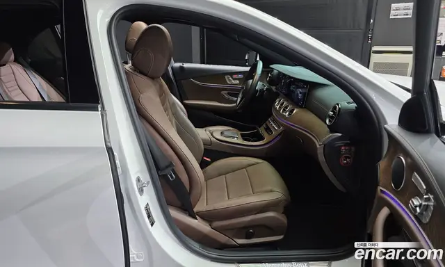 Mercedes-Benz E-Class 2021 2.0 автомат (гидро), миниатюра 12