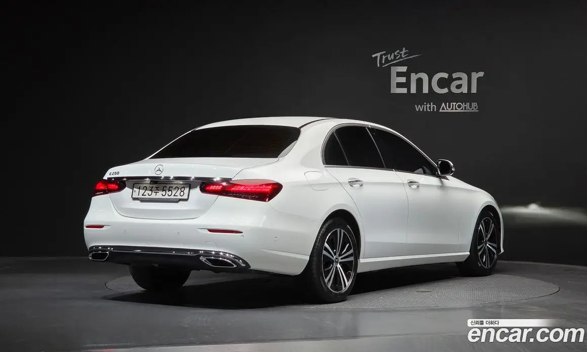 Mercedes-Benz E-Class 2022 2.0 автомат (гидро), фото 1 Mercedes-Benz E-Class 2022 2.0 автомат (гидро), фото 1
