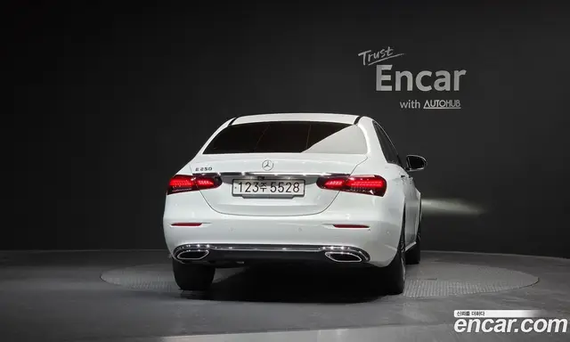 Mercedes-Benz E-Class 2022 2.0 автомат (гидро), миниатюра 3 Mercedes-Benz E-Class 2022 2.0 автомат (гидро), миниатюра 3