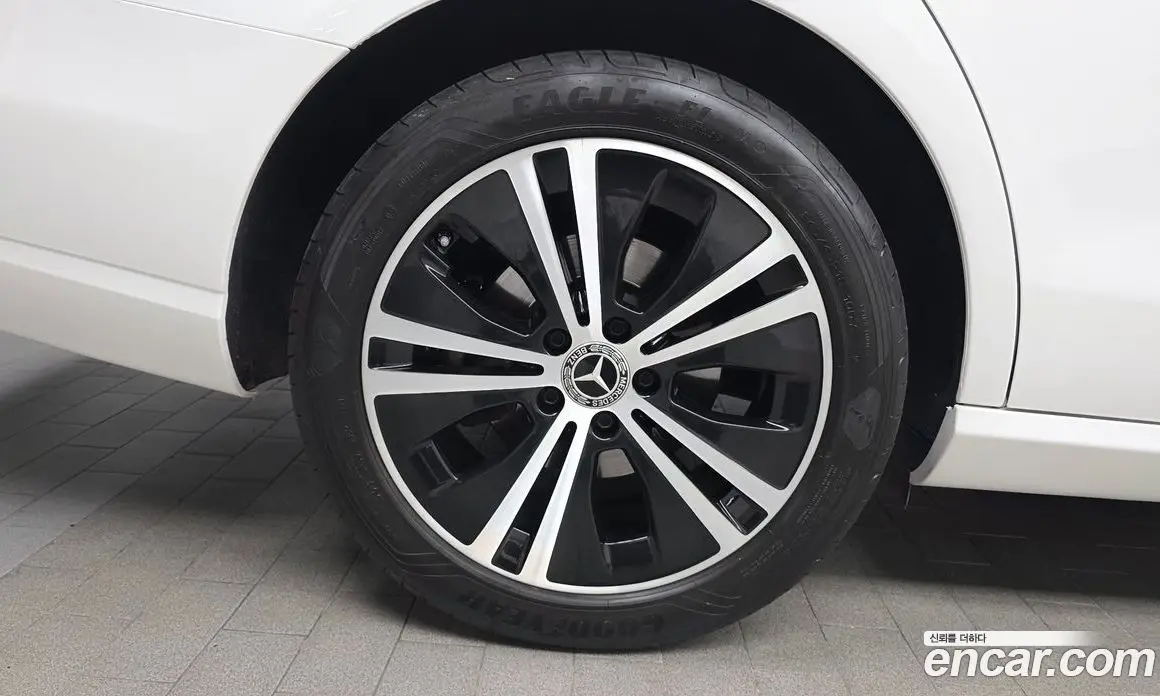 Mercedes-Benz E-Class 2022 2.0 автомат (гидро), фото 4 Mercedes-Benz E-Class 2022 2.0 автомат (гидро), фото 4