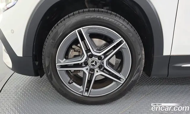Mercedes-Benz GLB-Class 2022 2.0 автомат (гидро), миниатюра 5 Mercedes-Benz GLB-Class 2022 2.0 автомат (гидро), миниатюра 5