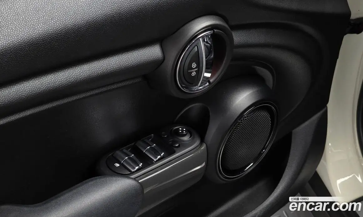 Mini Cooper 2015 1.5 автомат (гидро), фото 16 Mini Cooper 2015 1.5 автомат (гидро), фото 16