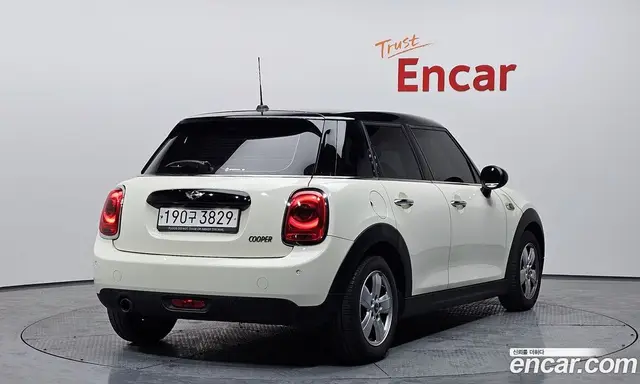 Mini Cooper 2017 1.5 автомат (гидро), миниатюра 2 Mini Cooper 2017 1.5 автомат (гидро), миниатюра 2