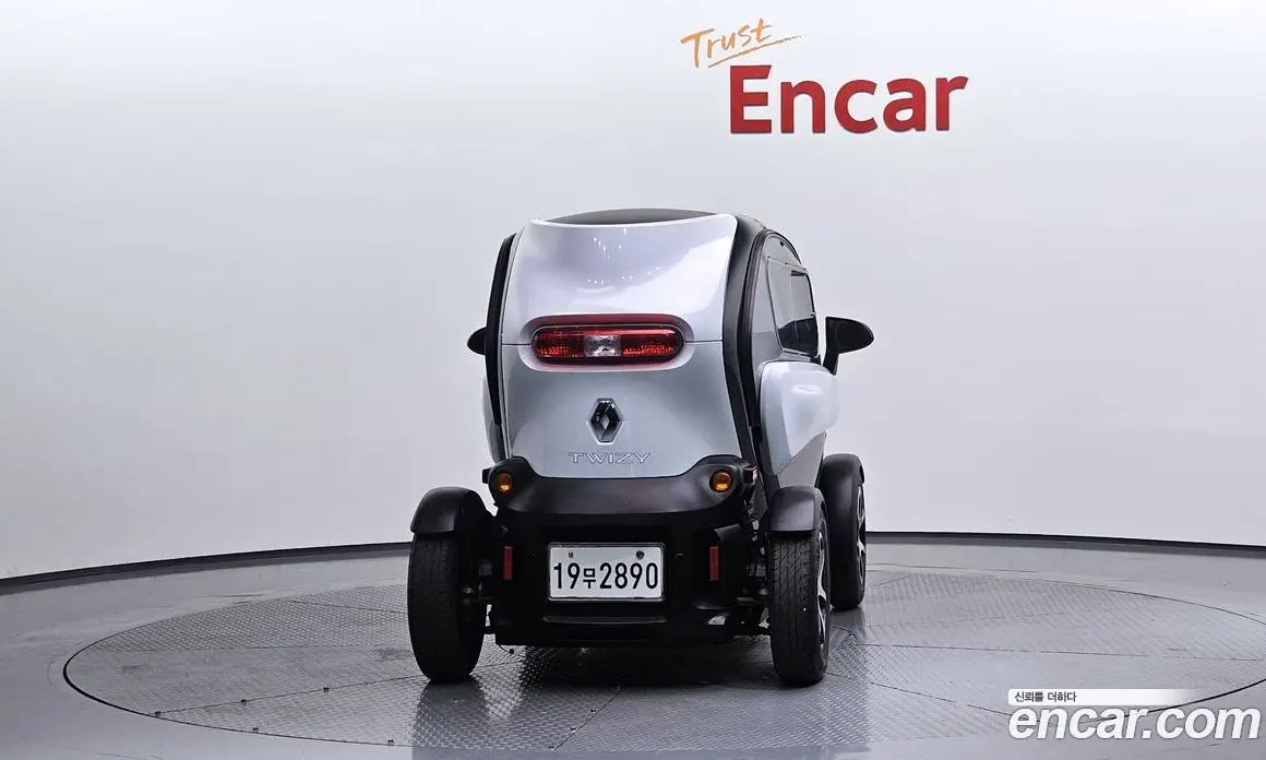 Renault (Samsung) Twizy 2017 0.1 автомат (гидро), фото 4 Renault (Samsung) Twizy 2017 0.1 автомат (гидро), фото 4
