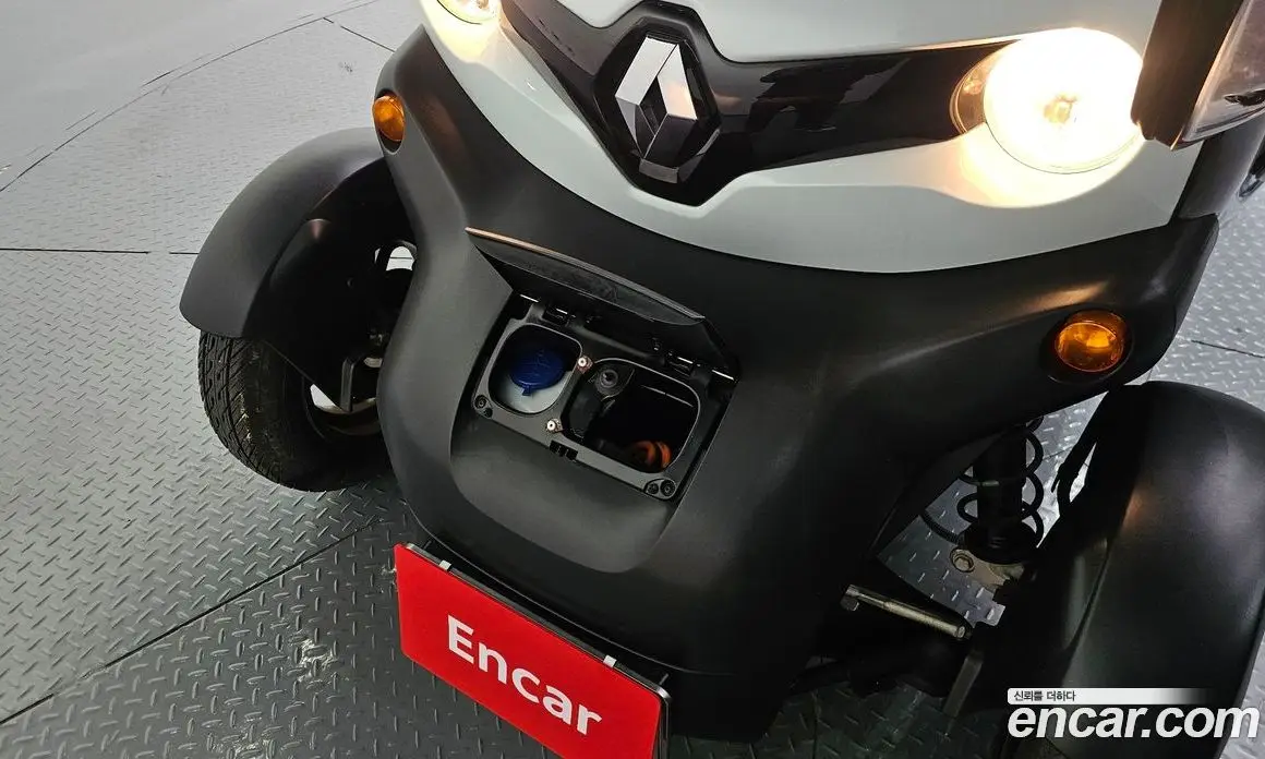 Renault (Samsung) Twizy 2017 0.1 автомат (гидро), фото 6 Renault (Samsung) Twizy 2017 0.1 автомат (гидро), фото 6