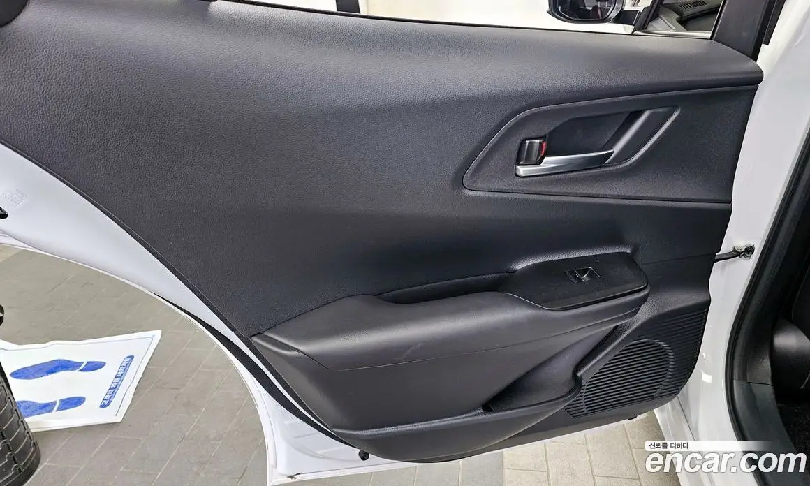 Toyota Prius 2024 2.0 автомат (гидро), фото 15 Toyota Prius 2024 2.0 автомат (гидро), фото 15