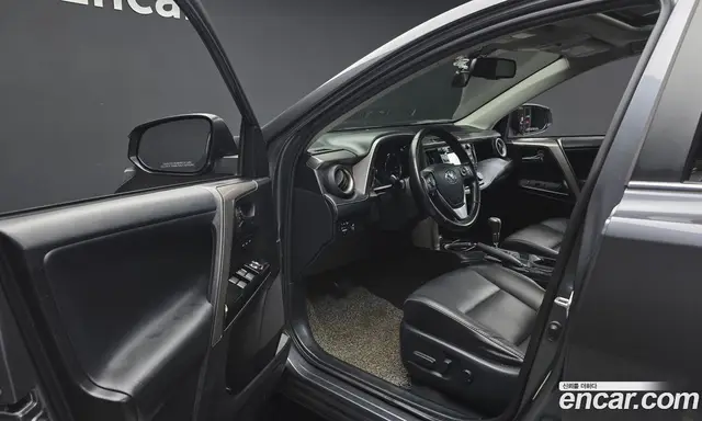 Toyota RAV4 2018 2.5 автомат (гидро), миниатюра 10 Toyota RAV4 2018 2.5 автомат (гидро), миниатюра 10