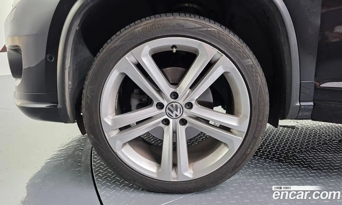 Volkswagen Tiguan 2016 2.0 автомат (гидро), фото 5 Volkswagen Tiguan 2016 2.0 автомат (гидро), фото 5