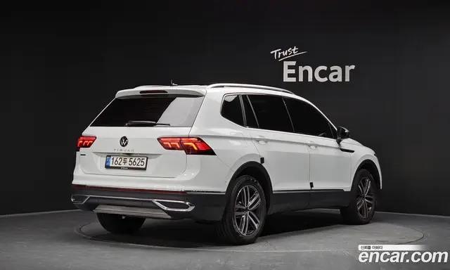 Volkswagen Tiguan 2022 2.0 автомат (гидро), миниатюра 1 Volkswagen Tiguan 2022 2.0 автомат (гидро), миниатюра 1