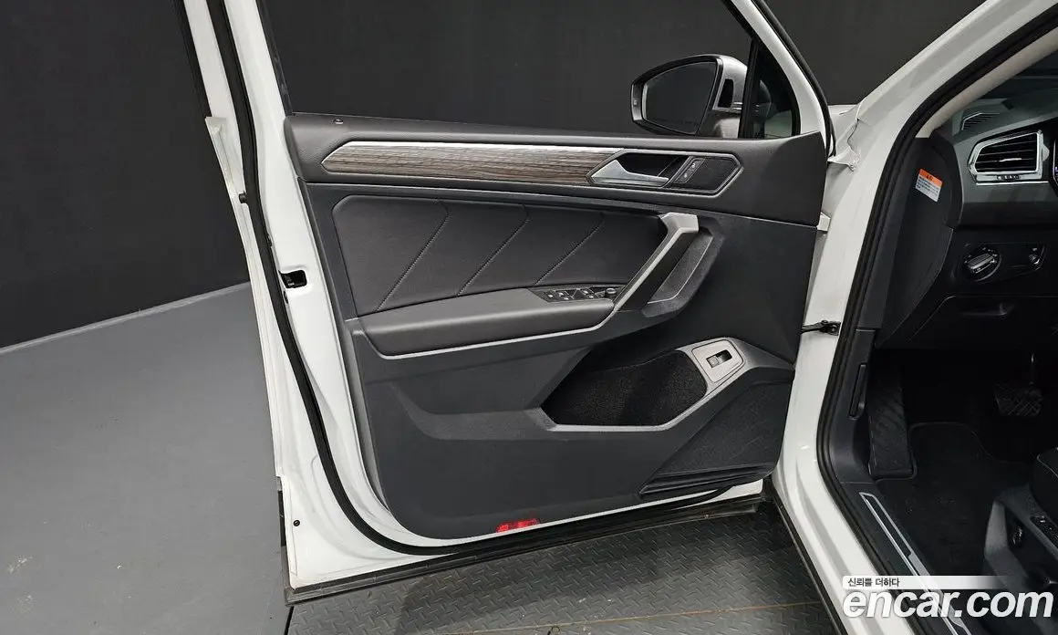 Volkswagen Tiguan 2022 2.0 автомат (гидро), фото 13 Volkswagen Tiguan 2022 2.0 автомат (гидро), фото 13