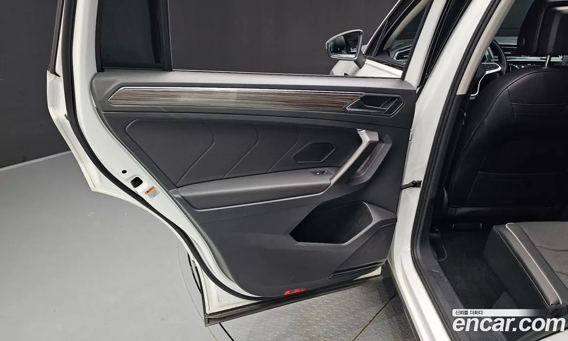 Volkswagen Tiguan 2022 2.0 автомат (гидро), фото 14 Volkswagen Tiguan 2022 2.0 автомат (гидро), фото 14