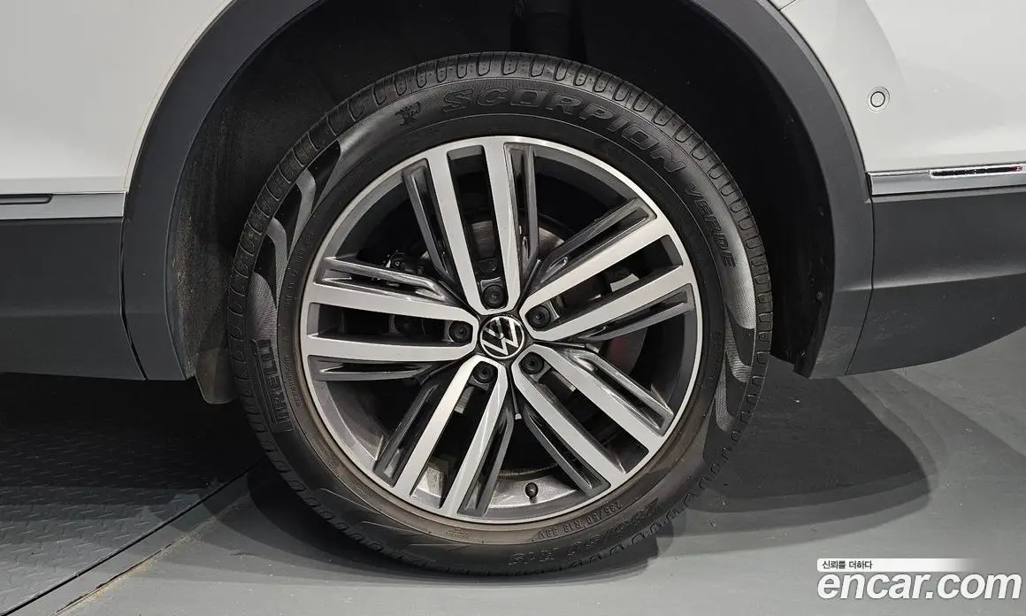 Volkswagen Tiguan 2022 2.0 автомат (гидро), фото 6 Volkswagen Tiguan 2022 2.0 автомат (гидро), фото 6