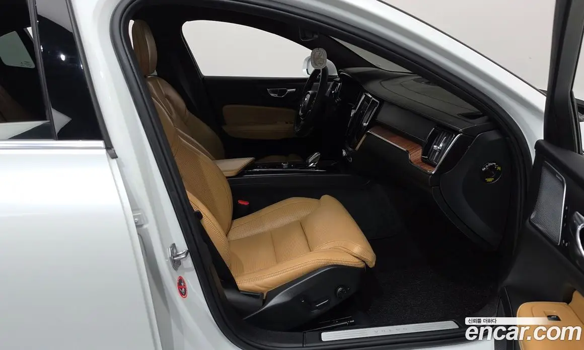 Volvo S60 2021 2.0 автомат (гидро), фото 16 Volvo S60 2021 2.0 автомат (гидро), фото 16