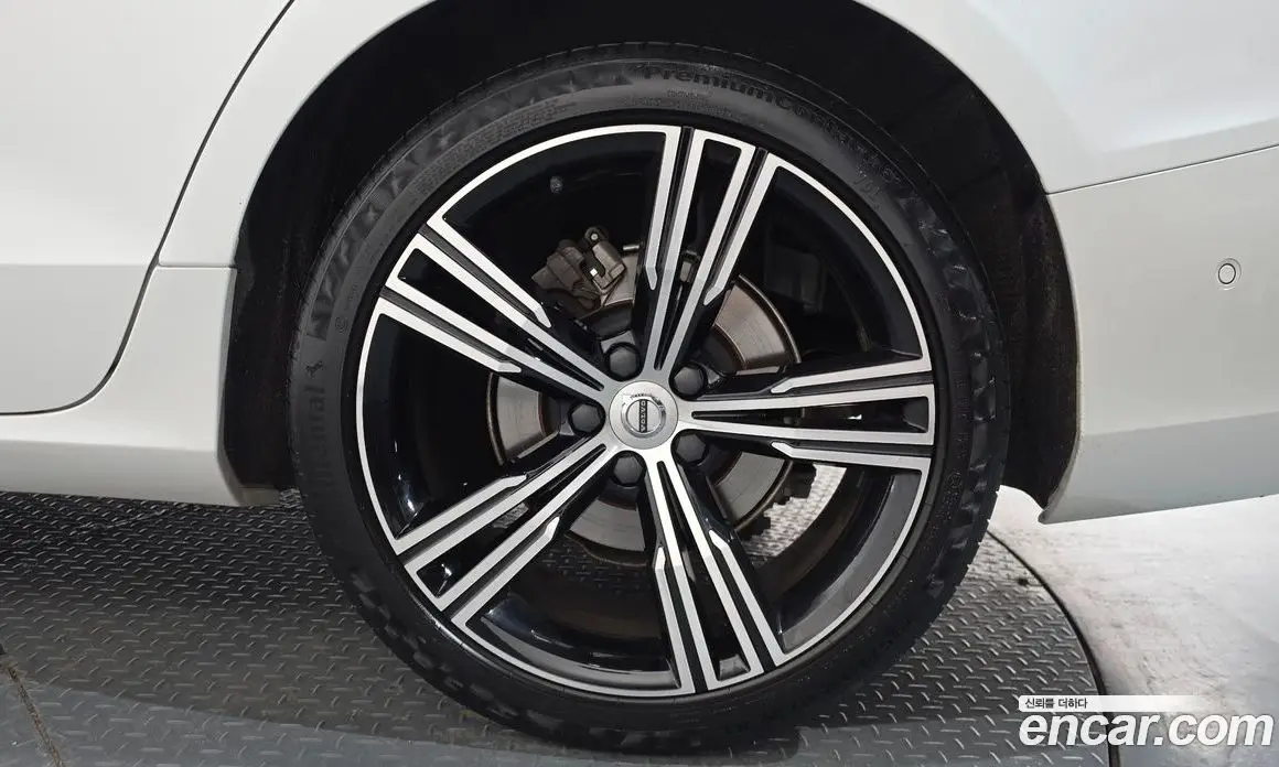 Volvo S60 2021 2.0 автомат (гидро), фото 7 Volvo S60 2021 2.0 автомат (гидро), фото 7