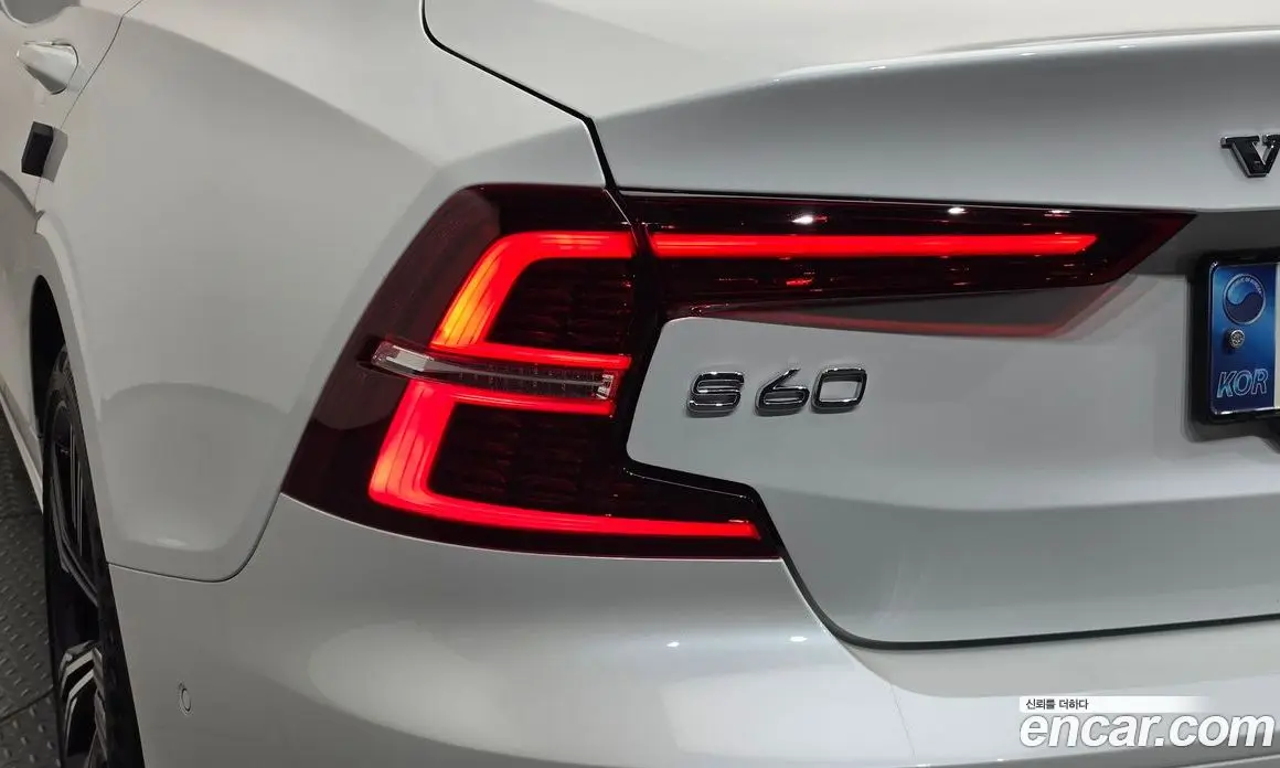 Volvo S60 2021 2.0 автомат (гидро), фото 9 Volvo S60 2021 2.0 автомат (гидро), фото 9