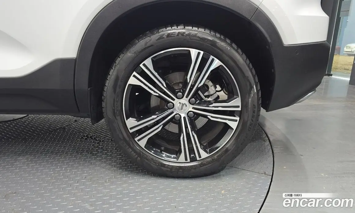 Volvo XC40 2020 2.0 автомат (гидро), фото 6 Volvo XC40 2020 2.0 автомат (гидро), фото 6