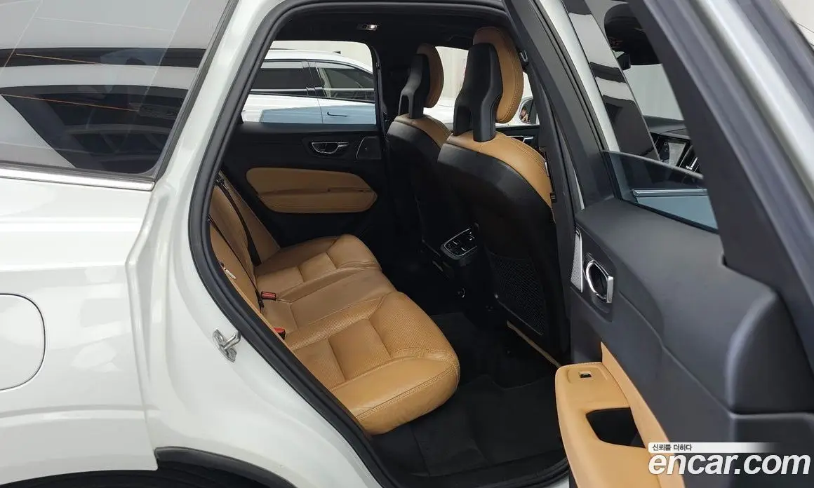 Volvo XC60 2017 2.0 автомат (гидро), фото 12 Volvo XC60 2017 2.0 автомат (гидро), фото 12