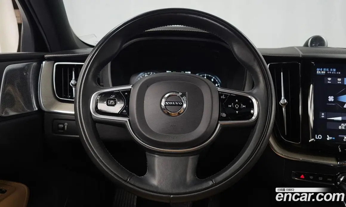 Volvo XC60 2017 2.0 автомат (гидро), фото 13 Volvo XC60 2017 2.0 автомат (гидро), фото 13